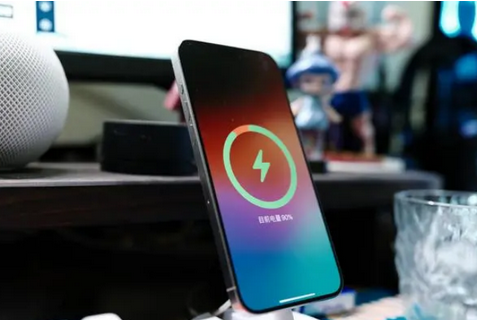 常熟苹果15换屏服务分享用什么充电器给iPhone15充电更好 